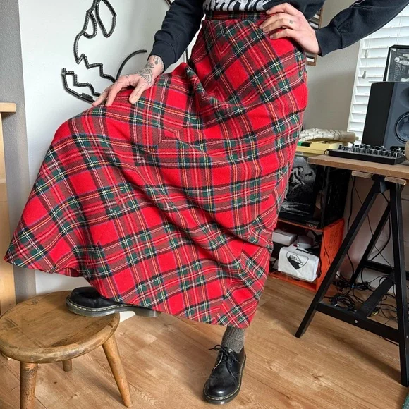 Vintage 70s Scottish Red Tartan Plaid High Waisted Wool Maxi Skirt ~ Size Small - Picture 3 of 7